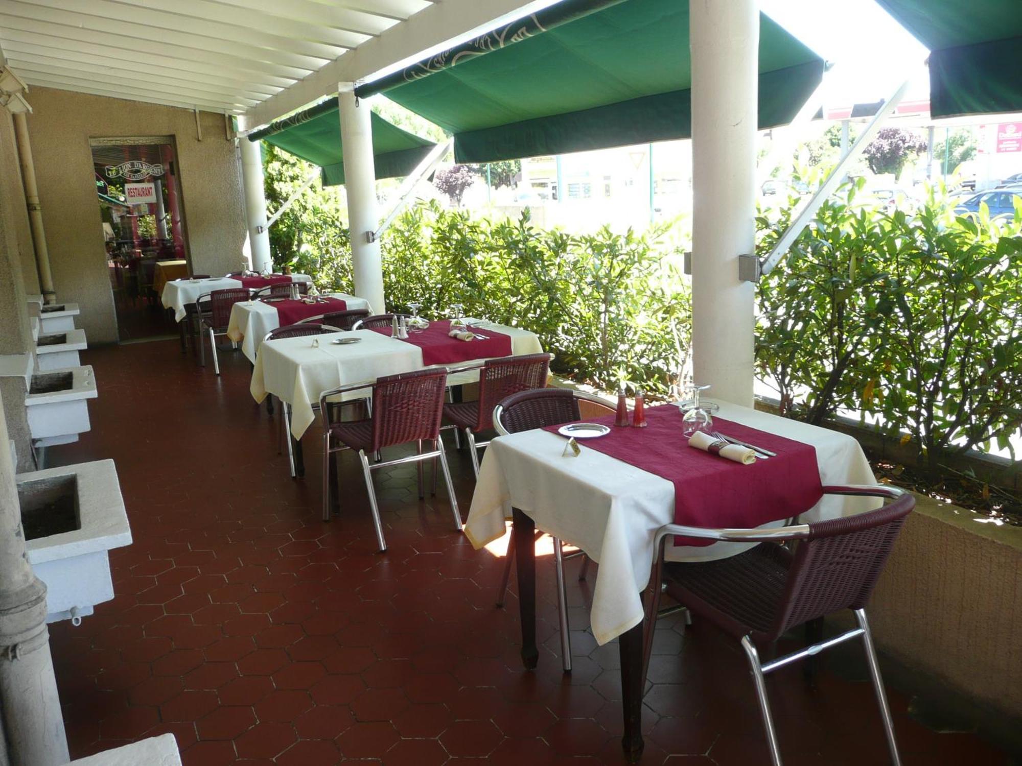 Logis Hotel Restaurant Du Lion D'Argent Et Des Tanneries La Châtre Exteriér fotografie